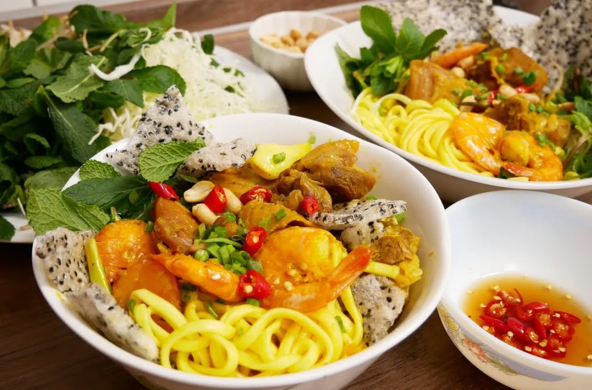 Central Vietnam Must-Eat Noodle Dish: Mi Quang