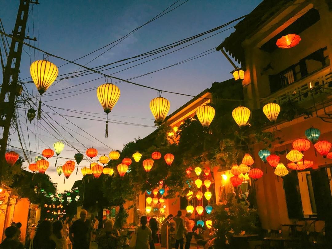 Colorful lanterns lighting up Hoi An Ancient Town at night