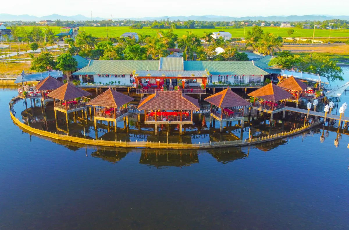 Dining in one of the floating restaurants amidst the lagoon