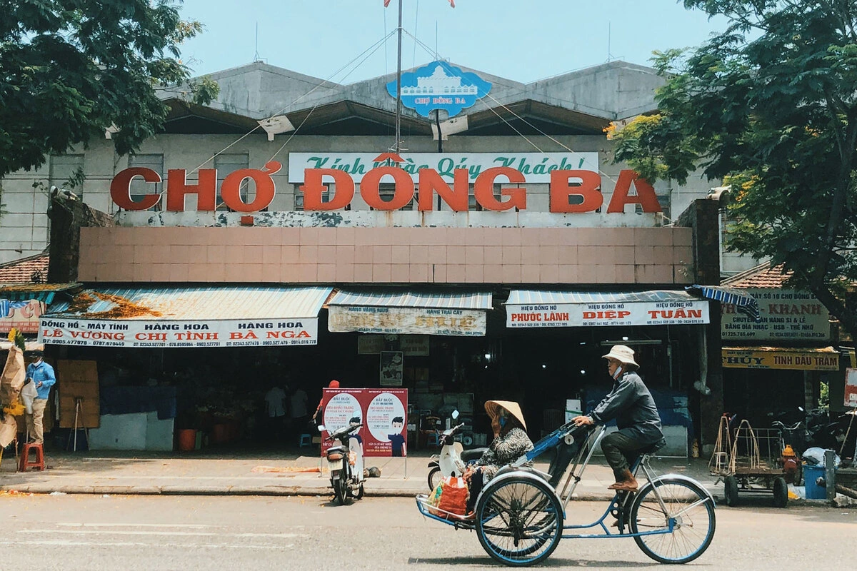 Dong Ba Market: The Convergence of All Hue Specialties