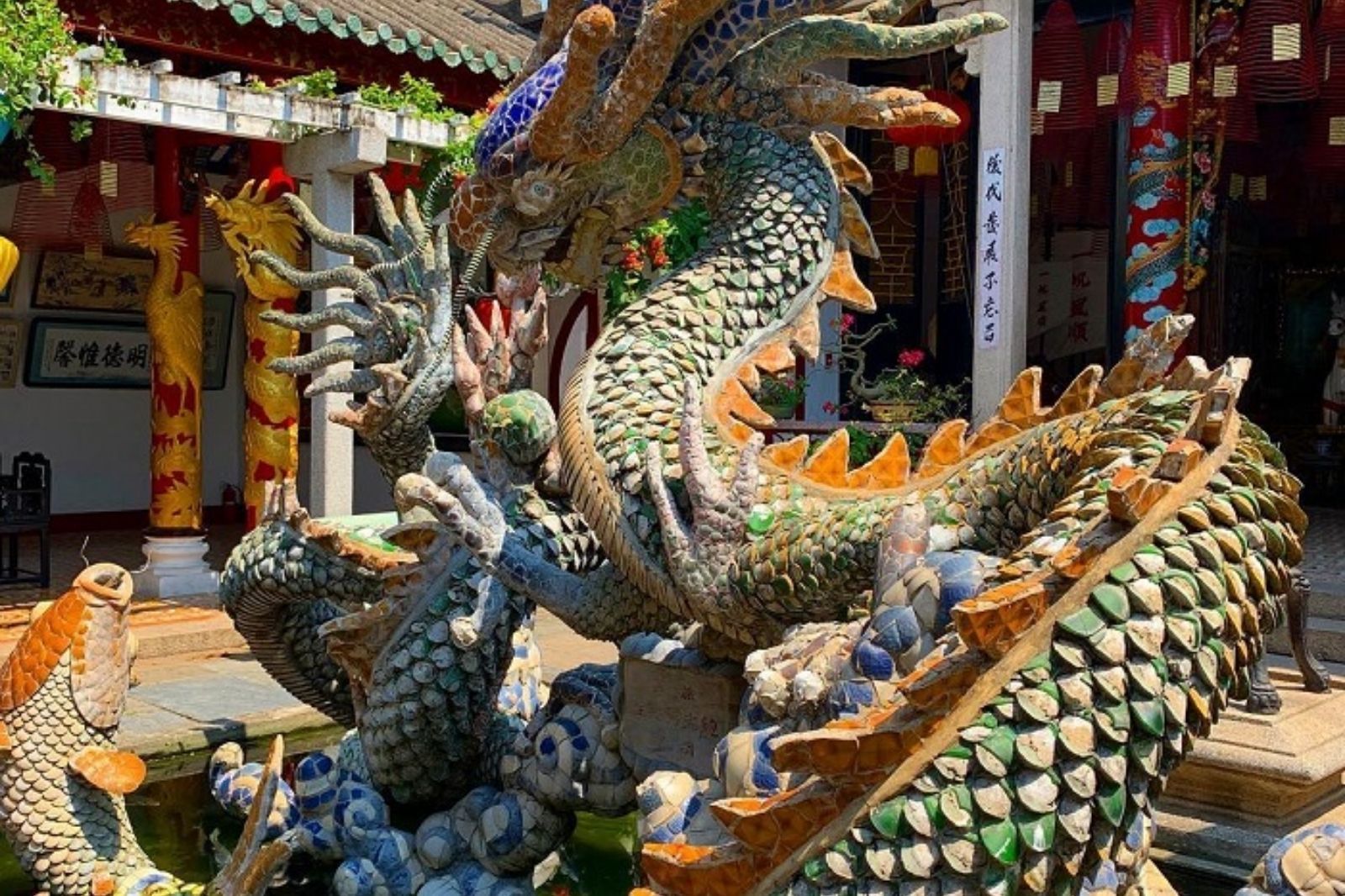 Dragon sculpture fountain symbolizing prosperity in Chinese culture