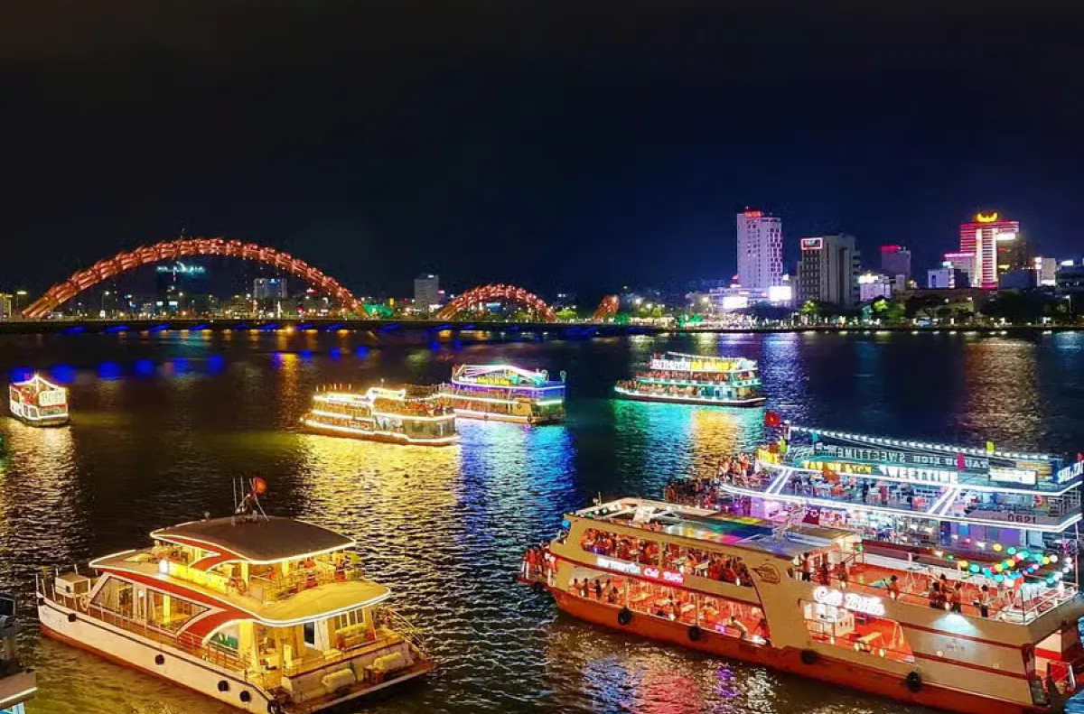 Han River Cruise - Admiring the City by Night