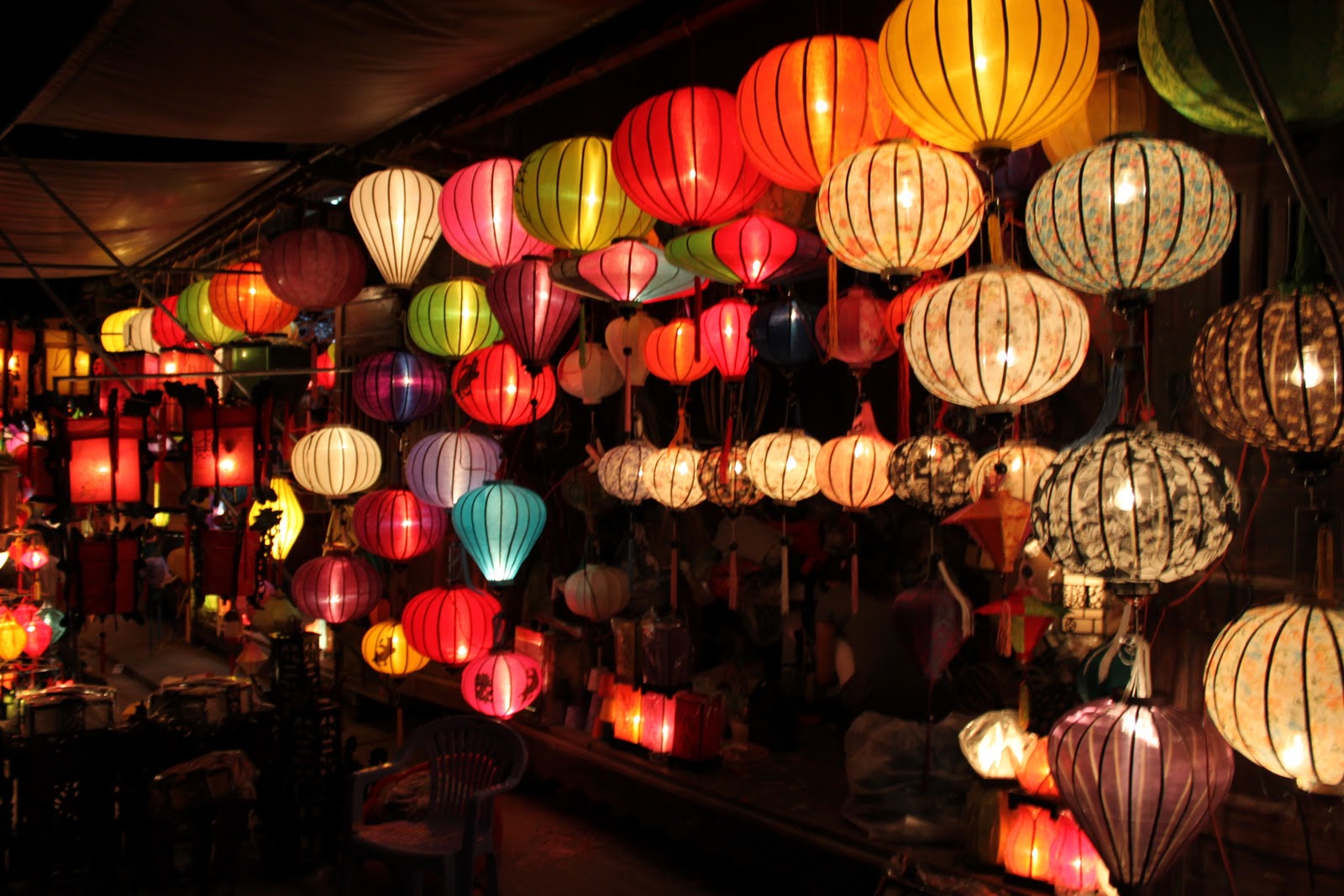 Hoi An ancient town with traditional lanterns and historic architecture