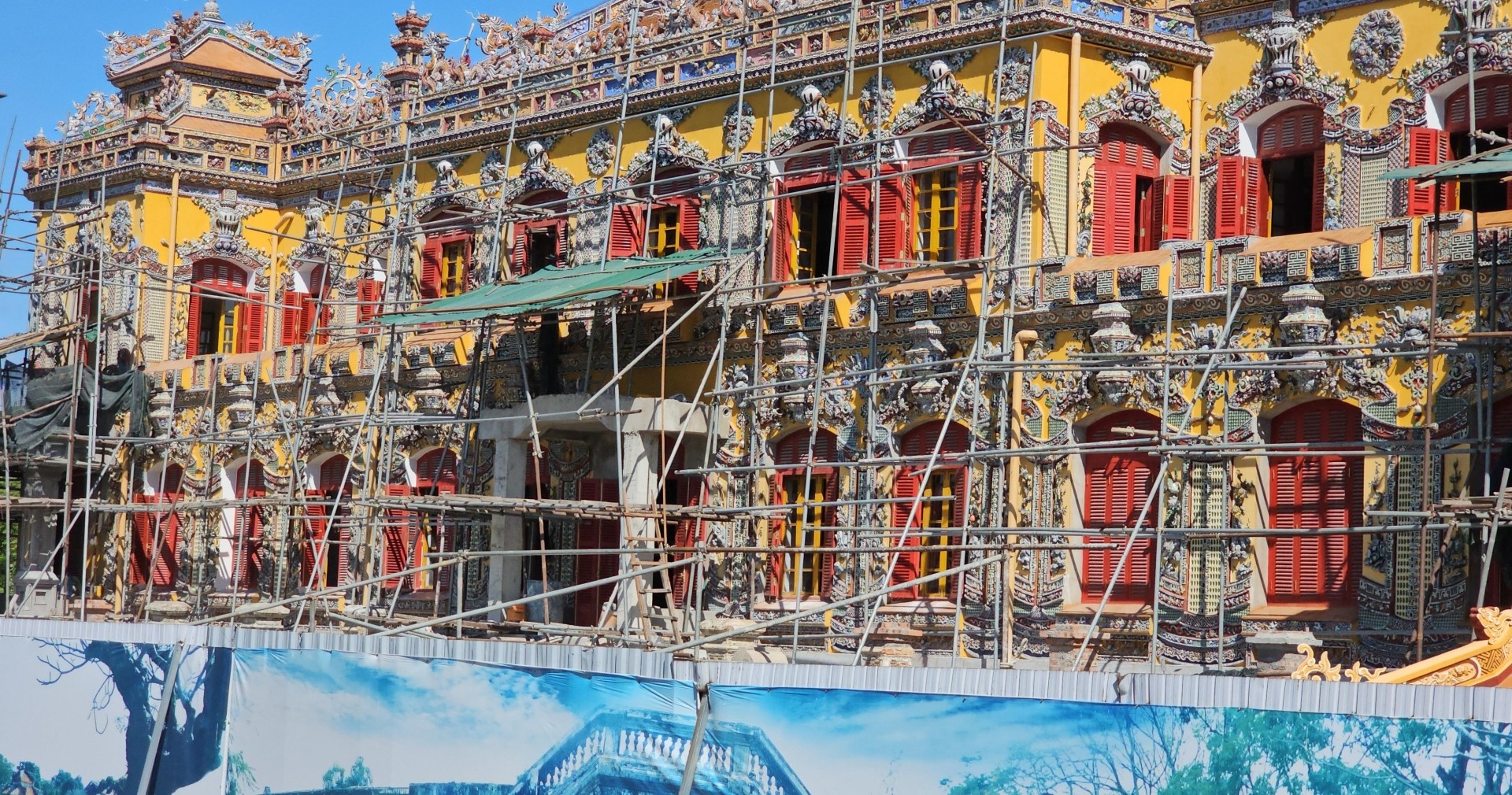 Restoration work on historic royal structures damaged during wartime in Hue