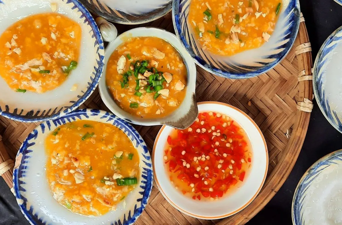 The bowls of Banh Beo are the perfect harmony of every ingredient.
